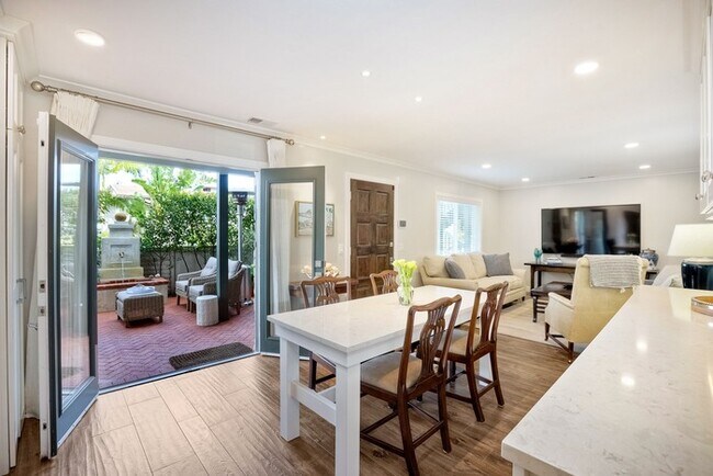 3080 Lincoln St Carlsbad, CA 92008 photo 2