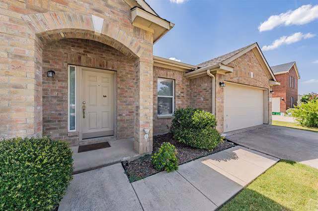 5319 Duval Drive, Grand Prairie, TX 75052 photo 2