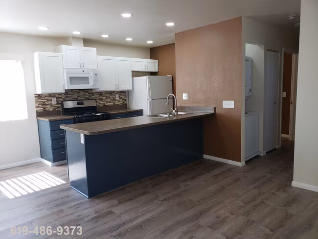 1261 Victor St El Cajon, CA 92021 photo 2