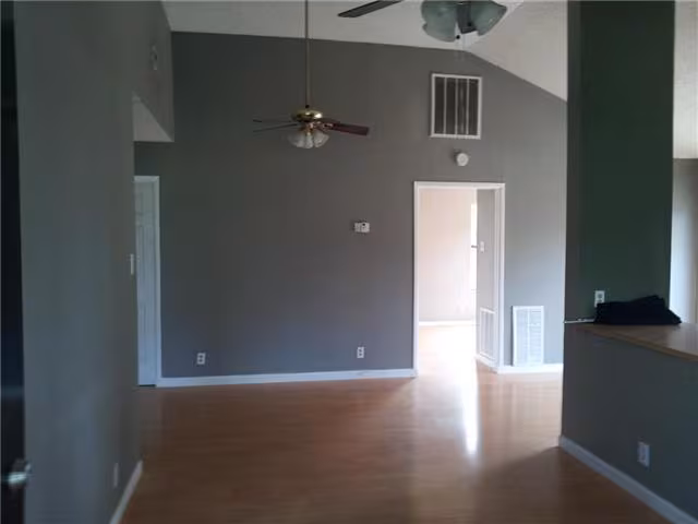601 Valley St San Marcos, TX 78666 photo 4