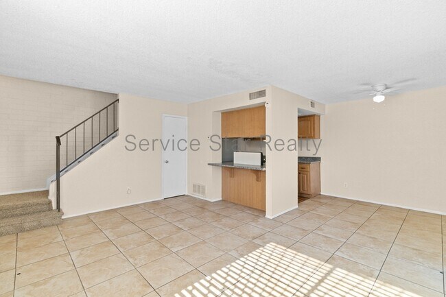 1452 N 54th Ln Phoenix, AZ 85043 photo 4