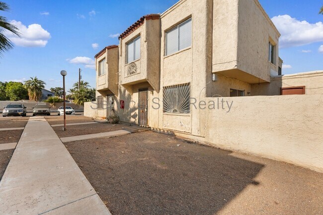 1452 N 54th Ln Phoenix, AZ 85043