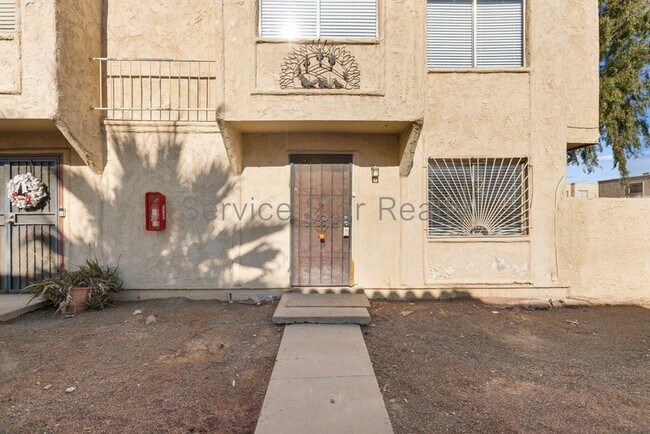 1452 N 54th Ln Phoenix, AZ 85043 photo 2