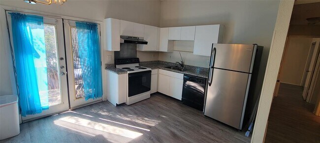 1015 E Yager Ln Austin, TX 78753 photo 3