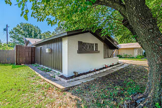 1018 McCallum Dr Garland, TX 75042 photo 3