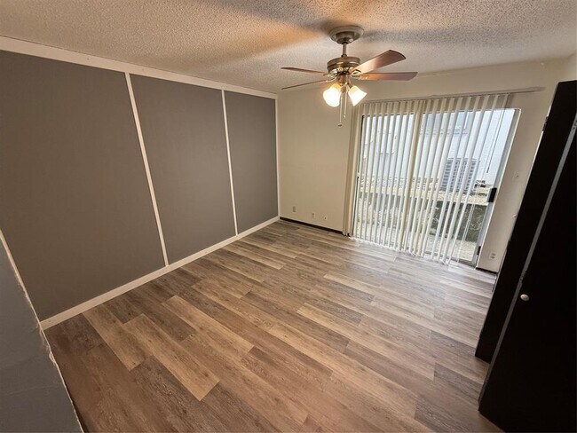 2408 Longview St Austin, TX 78705 photo 4