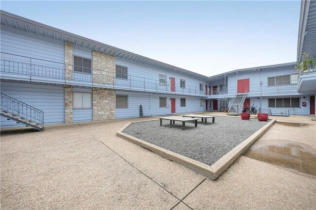 2408 Longview St Austin, TX 78705 photo 5