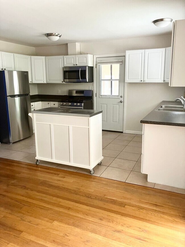 Stylish 3 Bedroom in College Area photo 5
