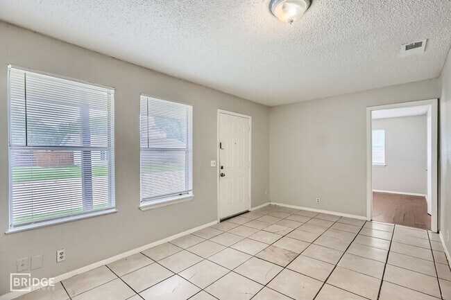 1102 Jefferson St McKinney, TX 75069 photo 2