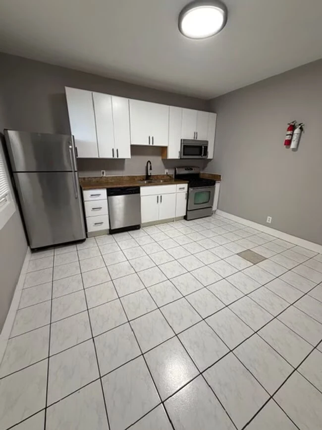 1668-1670 12th St Oakland, CA 94607 photo 2