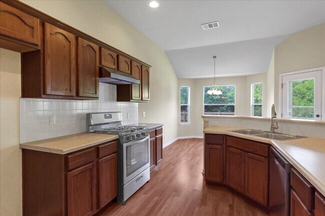 5600 Netleaf Rd Austin, TX 78724 photo 4