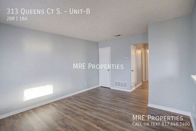 313 Queens Ct S 4-plex photo 3