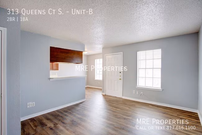 313 Queens Ct S 4-plex photo 5