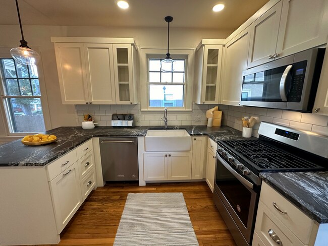1104 W 22nd St Austin, TX 78705 photo 5