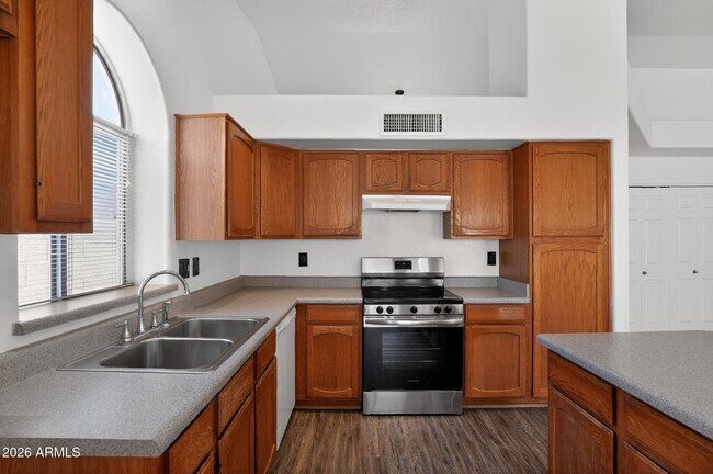 2524 E Indigo Brush Rd Phoenix, AZ 85048 photo 5