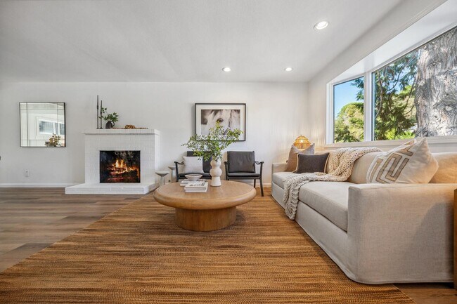 3Bed/2Ba in Central Kentfield Location photo 2