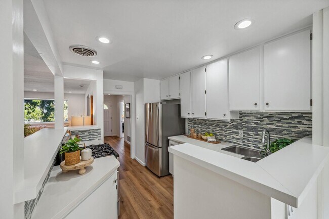 3Bed/2Ba in Central Kentfield Location photo 5
