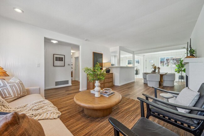3Bed/2Ba in Central Kentfield Location photo 3