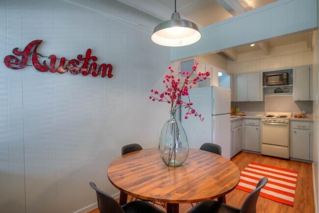 Whitis Lofts photo 5