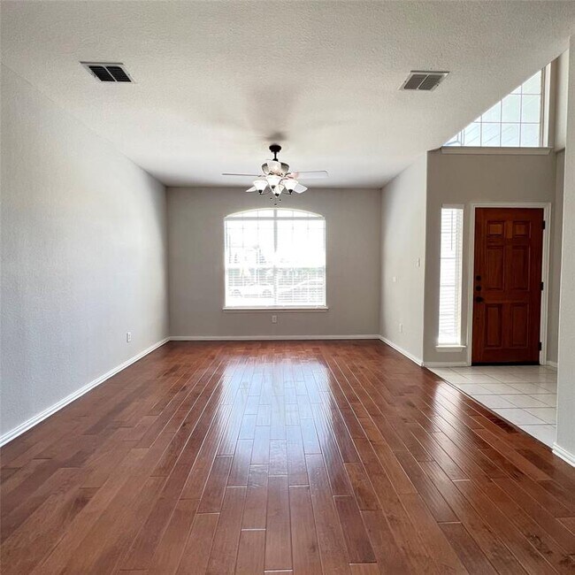 4304 Stone Hollow Way, Euless, TX 76040 photo 3