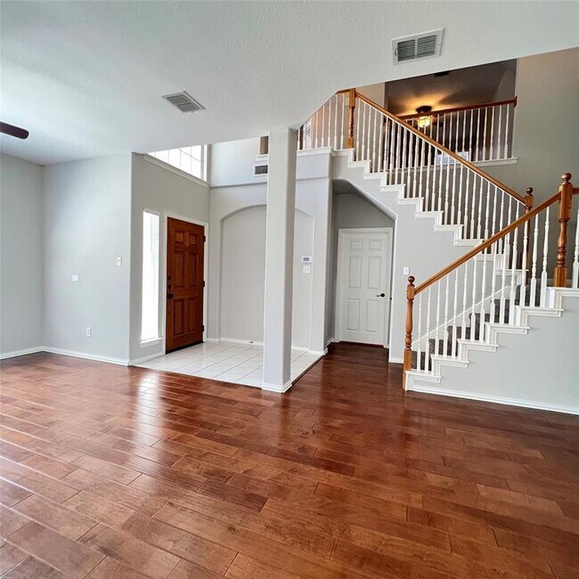 4304 Stone Hollow Way, Euless, TX 76040 photo 2