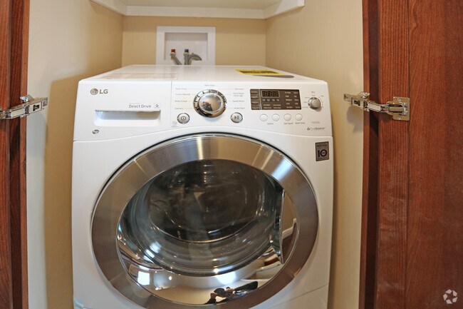 Crandall Apartments photo 3
