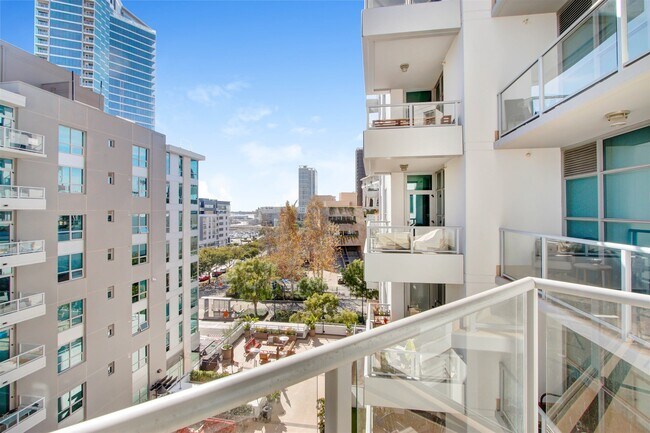 253 10th Ave San Diego, CA 92101 photo 3
