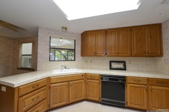 6130 Royal Breeze San Antonio, TX 78239 photo 2