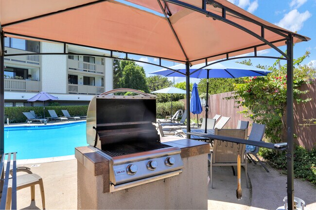 3098 Rue D’Orleans San Diego, CA 92110 photo 5