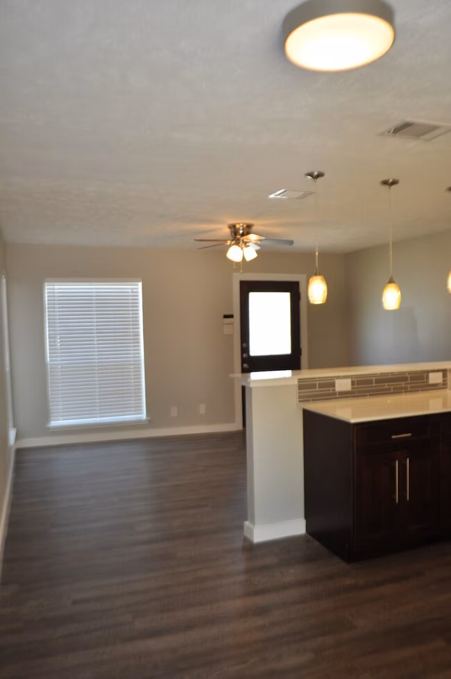 1243 Centerville Rd Dallas, TX 75218 photo 3