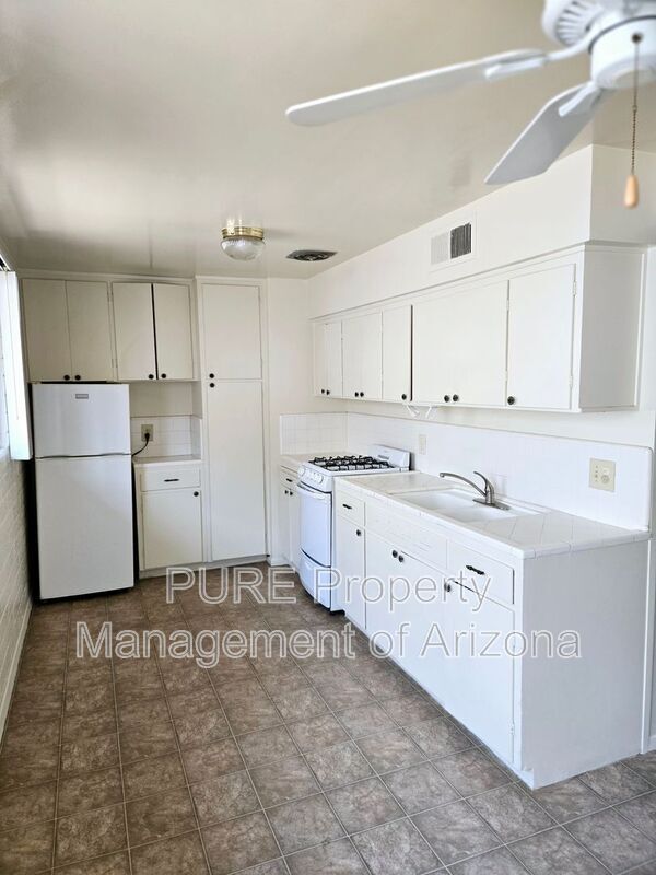 221 E 2nd Ave Mesa, AZ 85210 photo 3