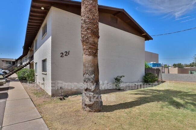221 E 2nd Ave Mesa, AZ 85210 photo 2
