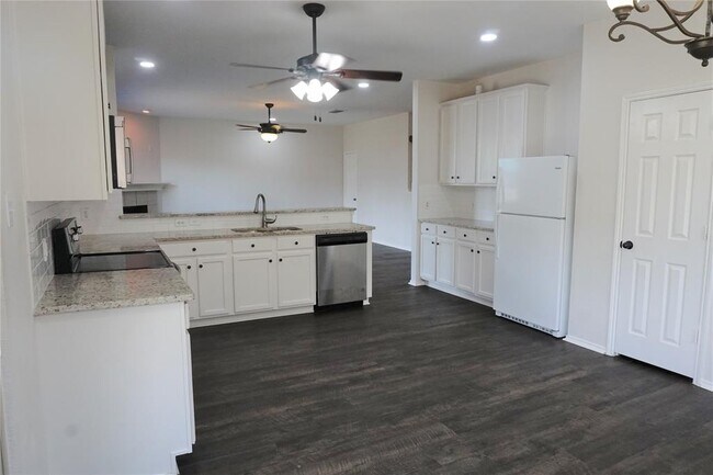 12620 Summerwood Drive, Burleson, TX 76028 photo 4