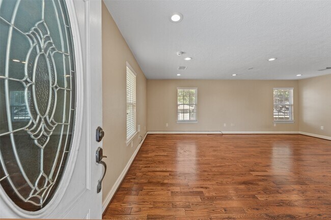 511 Turner Drive, Houston, TX 77076 photo 3