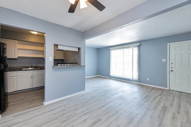 3040 Golfcrest Blvd photo 2