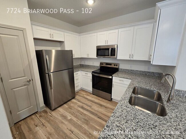 7724 Briarwood Pass San Antonio, TX 78252 photo 3