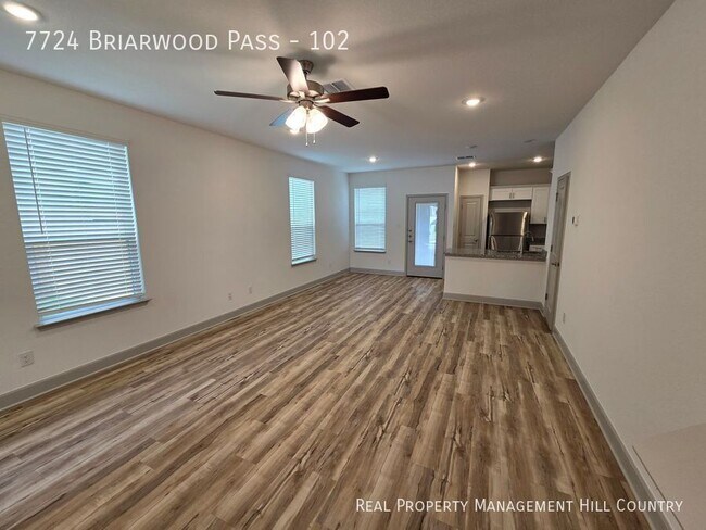 7724 Briarwood Pass San Antonio, TX 78252 photo 5