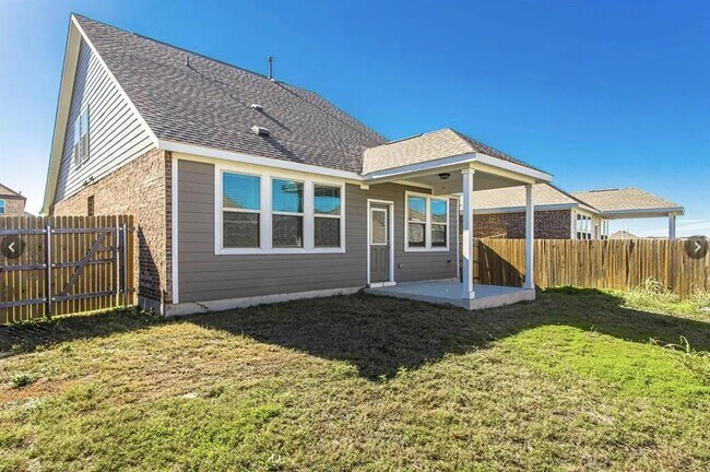 7516 Saginaw Dr Austin, TX 78754 photo 3