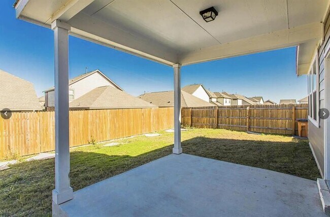 7516 Saginaw Dr Austin, TX 78754 photo 2