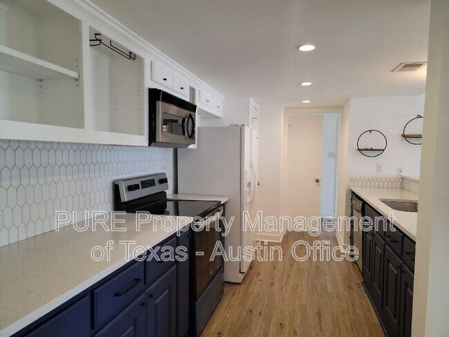 3216 Poe Cove Lago Vista, TX 78645 photo 2