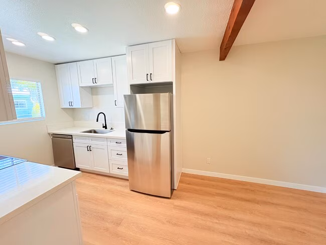 328 S Weitzel St Oceanside, CA 92054 photo 3
