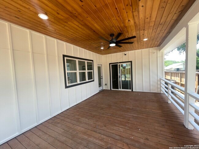 243 Porter St San Antonio, TX 78210 photo 3