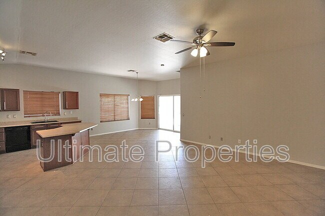 15710 N 34th St Phoenix, AZ 85032 photo 3