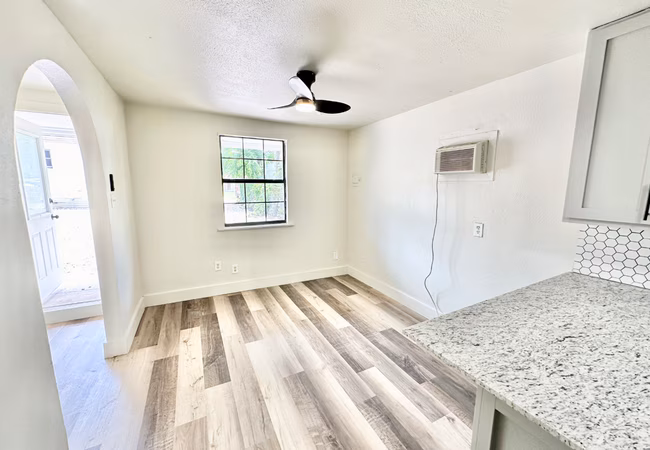 1121 Essex St San Antonio, TX 78210 photo 3