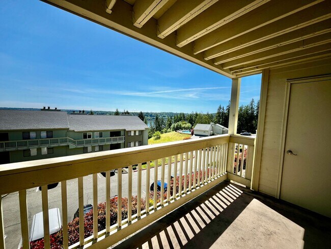 1745 West Sunn Fjord Lane, Bremerton, WA 98312 photo 4