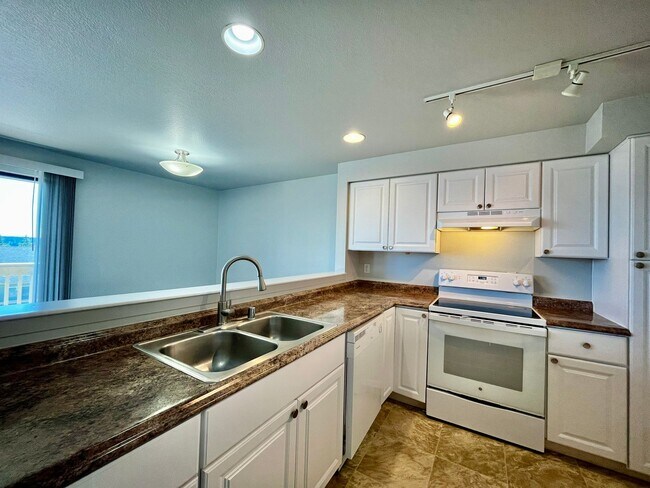 1745 West Sunn Fjord Lane, Bremerton, WA 98312 photo 3