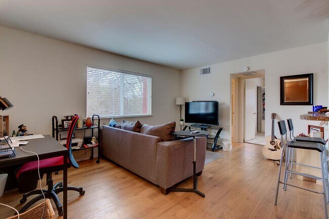 2207 Leon St Austin, TX 78705 photo 4
