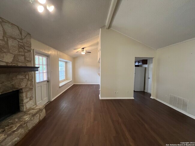 5250 Galacino St San Antonio, TX 78247 photo 4
