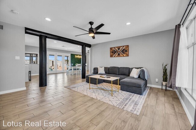 8402 E Holly St Scottsdale, AZ 85257 photo 4