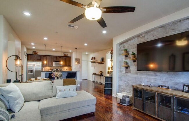 950 Henderson St Fort Worth, TX 76102 photo 5